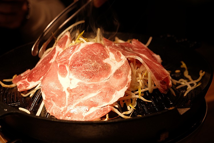 品牌將北海道的正宗風味原汁原味帶來海外，採用擁有逾80年歷史的「岩見澤鑄物株式會社」特製鑄鐵鍋