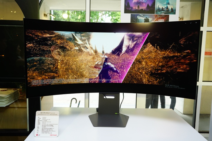 LG 在台推出全新智慧螢幕「斜槓機」與小銀河 Ultra 超短焦 4K 微型投影機，結合創新與美學設計