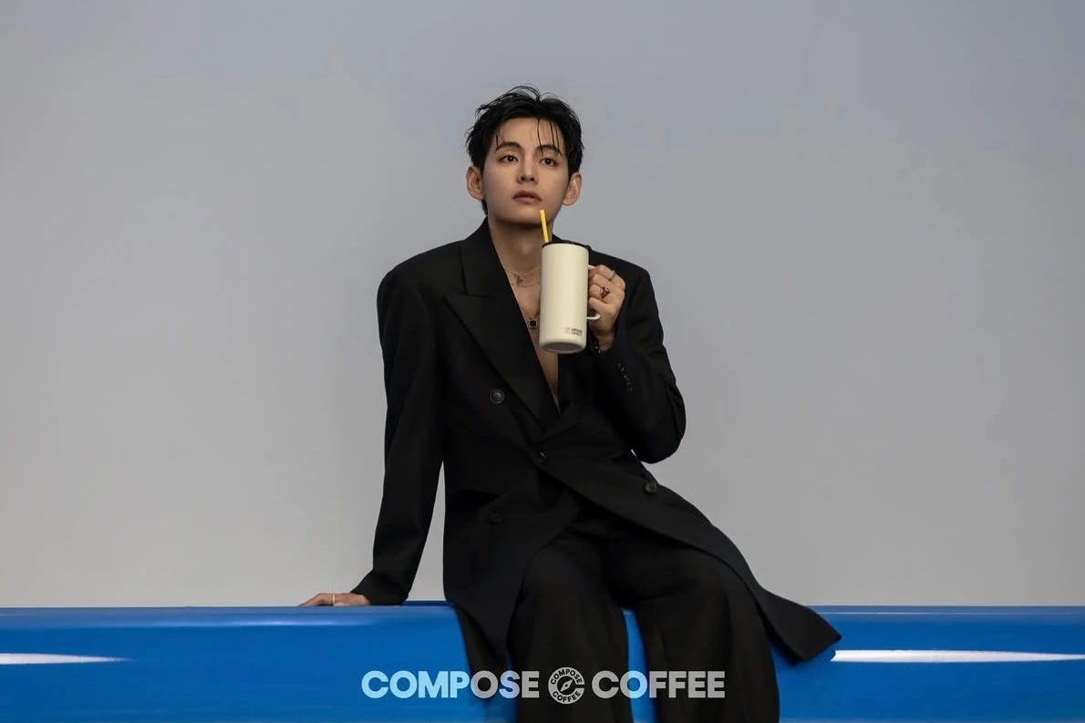 這個在韓國街頭街尾幾乎隨處可見的 Compose Coffee 即將正式進軍台灣市場，並由台灣手搖飲霸主迷客夏立紘飲品有限公司引進，台灣首間門市預計在今年上半年於台北市南京復興站周邊商圈與大家見面，這裡集結大批的台北上班族，堪稱手搖店與咖啡品牌的一級戰區。