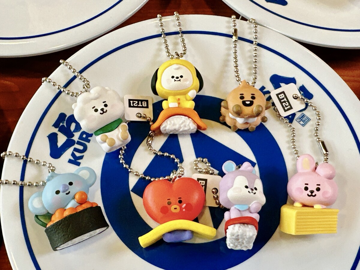 藏壽司「宇宙明星BT21 」扭蛋太可愛，立體吊飾系列通通要收！