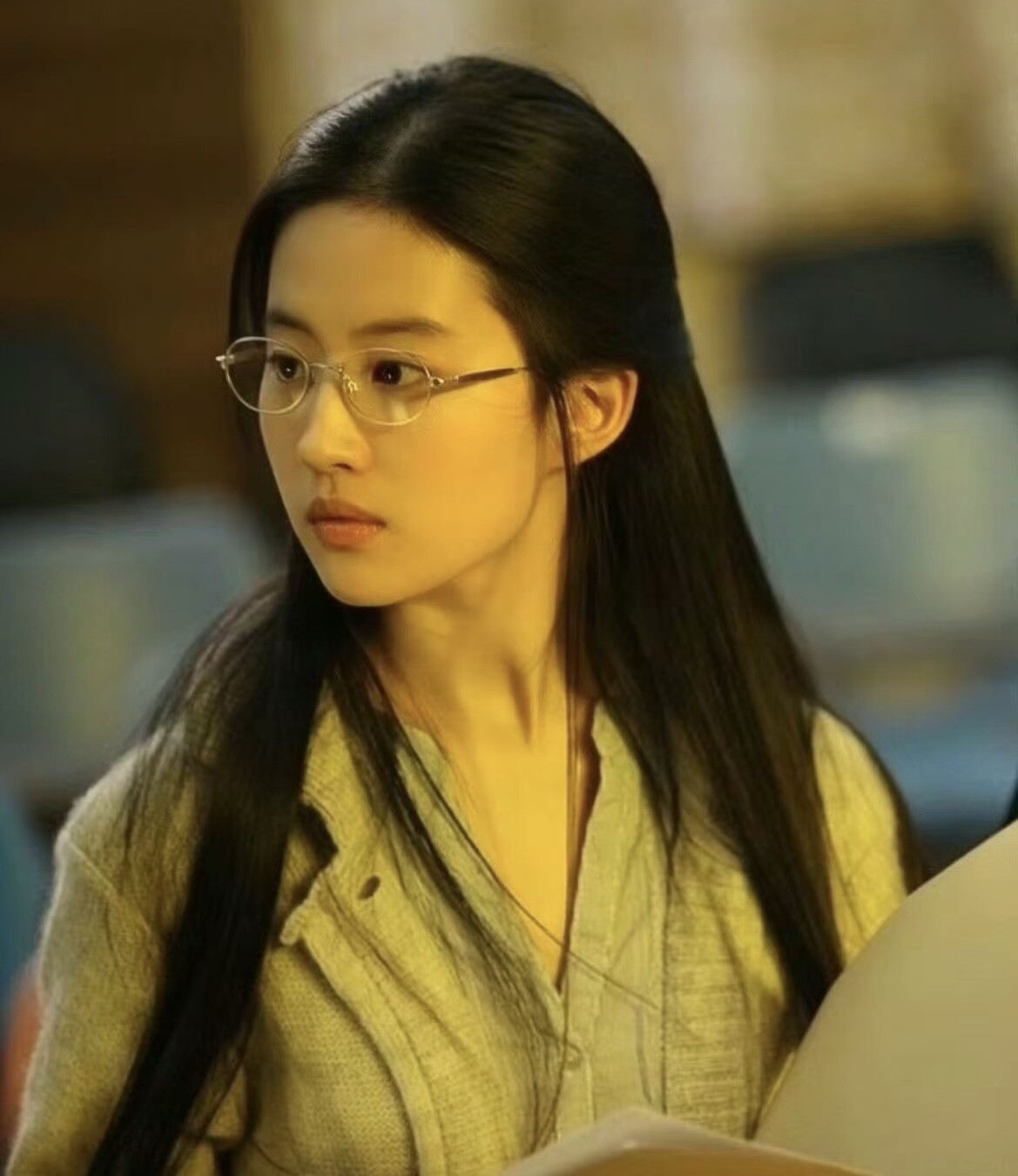 2024復古眼鏡時尚：韓星都在戴的「無框眼鏡」連Jisoo都上身、豹紋框再流行！