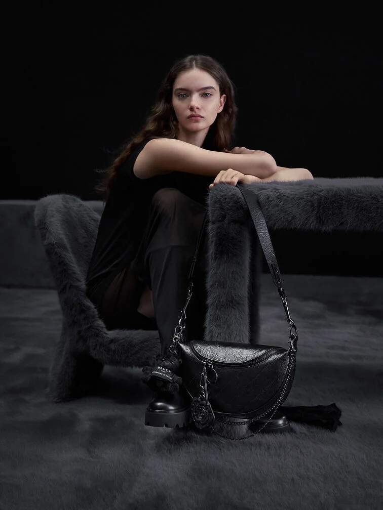 CHARLES & KEITH Philomena 玫瑰彎月斜背包