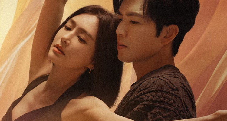 秦嵐的耳環穿搭秘訣，不僅在於簡約大氣的設計，更在於巧妙掌握「輕、重比例」的細節美學。她會選擇線條俐落、造型精緻的耳環，避免過於繁複或誇張的款式，讓耳飾成為襯托，而非搶戲的存在。