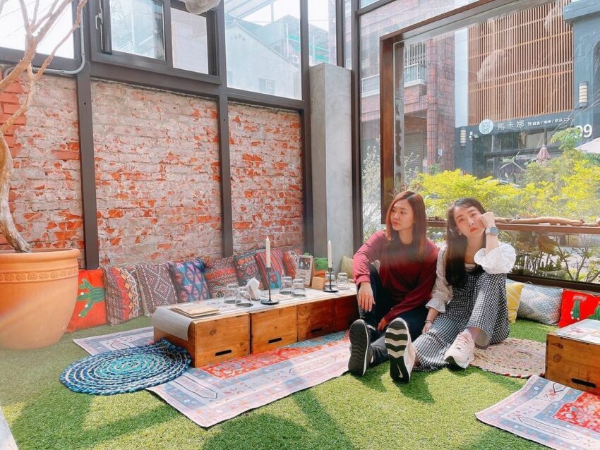 台南酒吧推薦》精選7間隱身巷弄內的台南特色酒吧，尋找府城微醺時光！