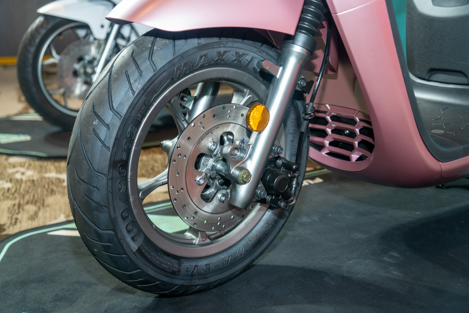 搭配 12 吋 MAXXIS 車胎