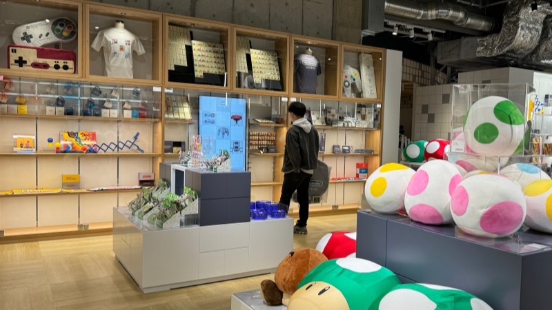 京都「任天堂博物館」周邊、餐點攻略！巨大遙控器抱枕、27萬種漢堡組合、寶可夢GO跟皮克敏玩家也不能錯過