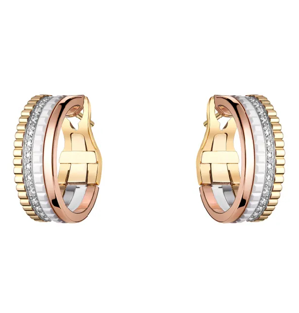 Boucheron「Quatre White」耳環，以精緻的三色金及白色陶瓷打造，融合經典幾何線條與品牌標誌性的四環設計，簡約之中不失特色的造型。