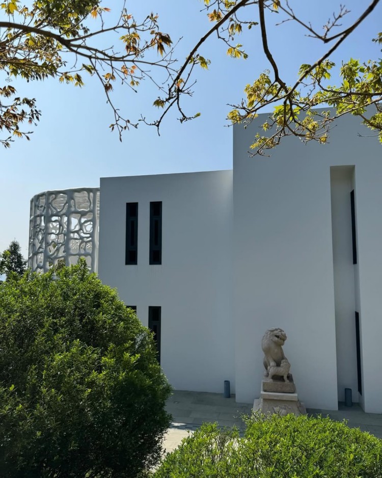 隱身於陽明山的私人美術館「Garden91草山玉溪」，是近年在網路上備受關注的秘境景點。