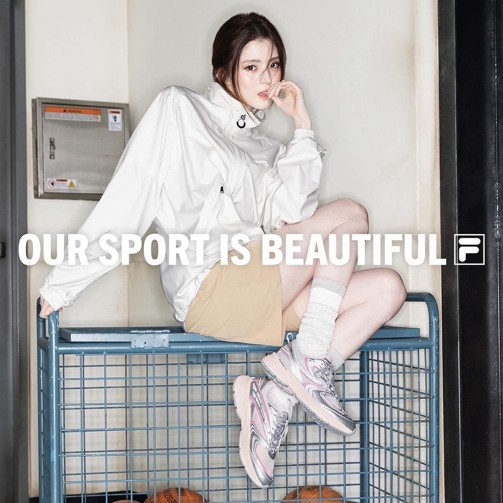 FILA INTERUN 男女 休閒鞋 銀粉 韓韶禧代言款