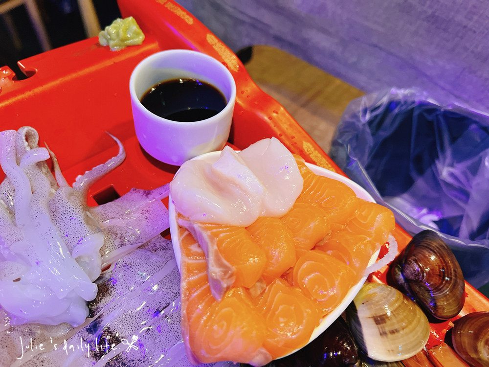 刷刷鍋,和牛,文化路,板橋,板橋火鍋,板橋車站,活蝦,海牧,海牧水產鍋物,海牧火鍋,海鮮,涮涮鍋,火鍋,火鍋推薦,聚餐推薦,鍋物,餐廳推薦,鴛鴦鍋,麻辣鍋 @跟著Julie一起走吧