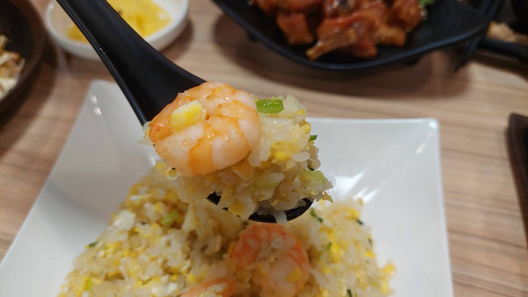 美食｜高鐵左營站美食Cai Shen Dao蔡神到紙包魚，台