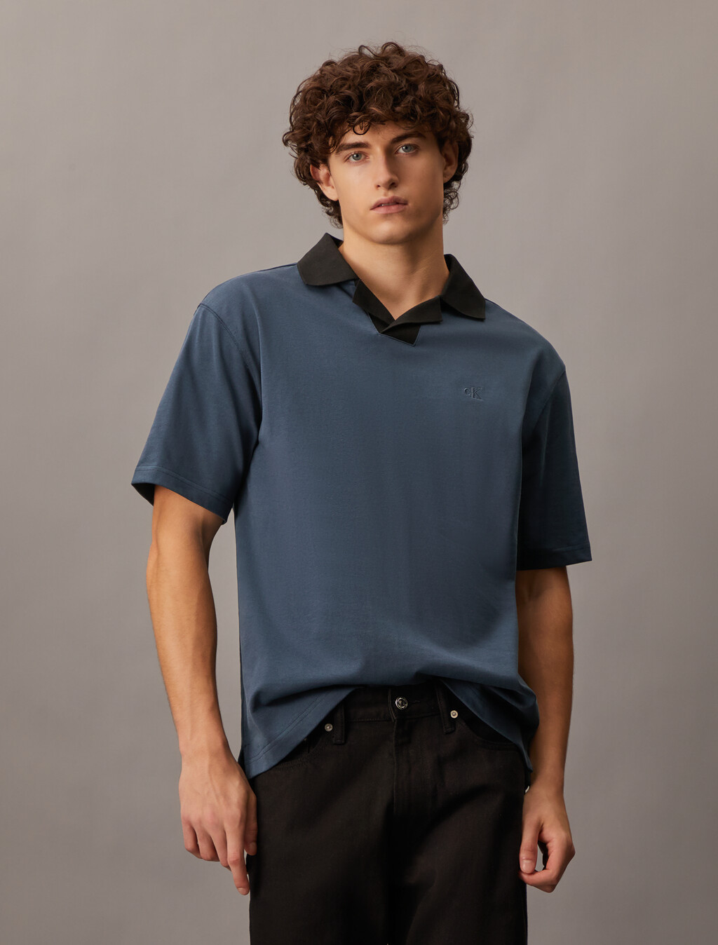 Calvin Klein 對比色開領 Polo 衫