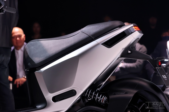 Gogoro Pulse性能旗艦發表：LED矩陣頭燈新造型、10.25吋智慧儀表可導航，不含補助價格 10.9 萬起