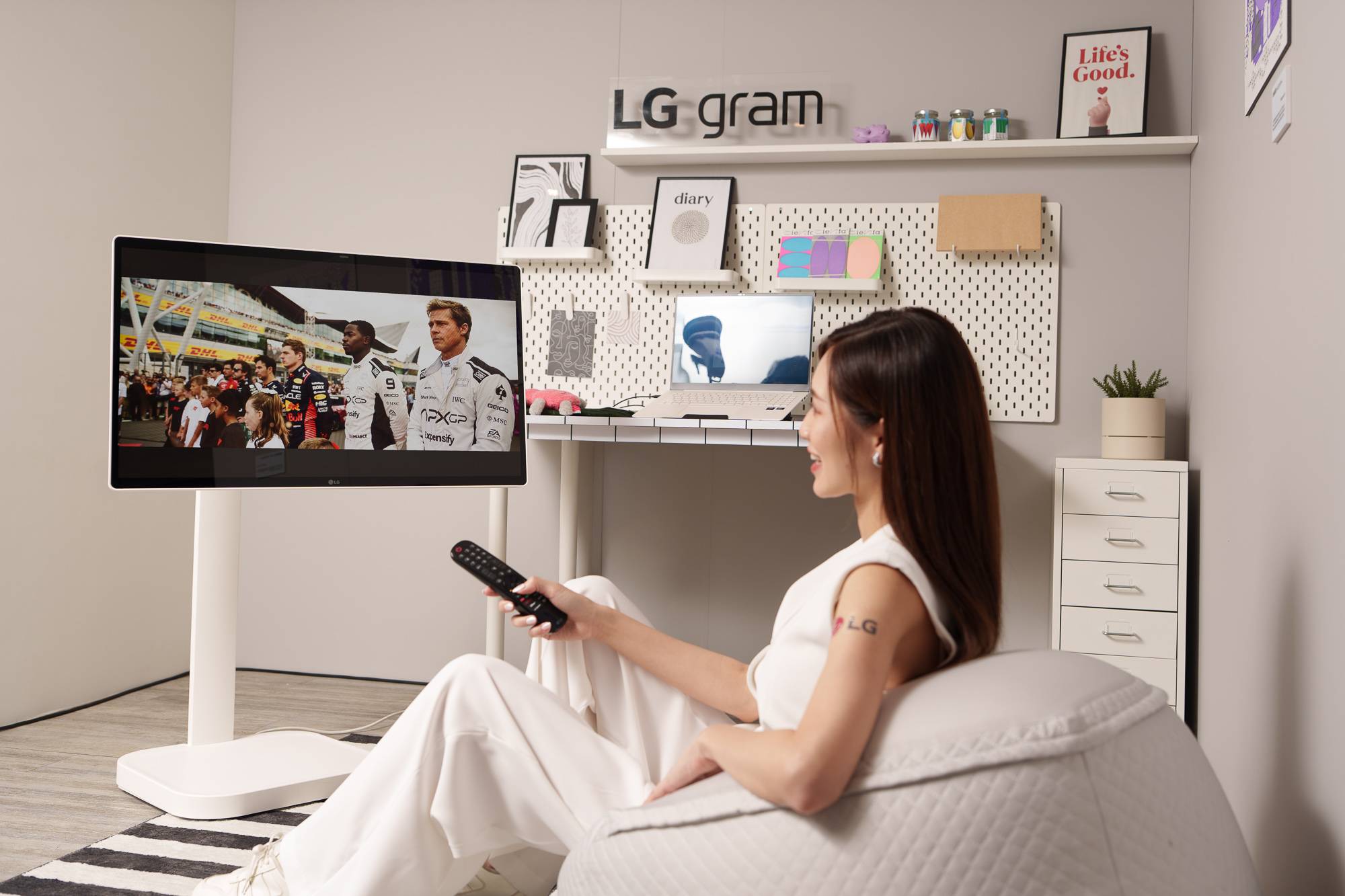 LG 在台推出全新智慧螢幕「斜槓機」與小銀河 Ultra 超短焦 4K 微型投影機，結合創新與美學設計