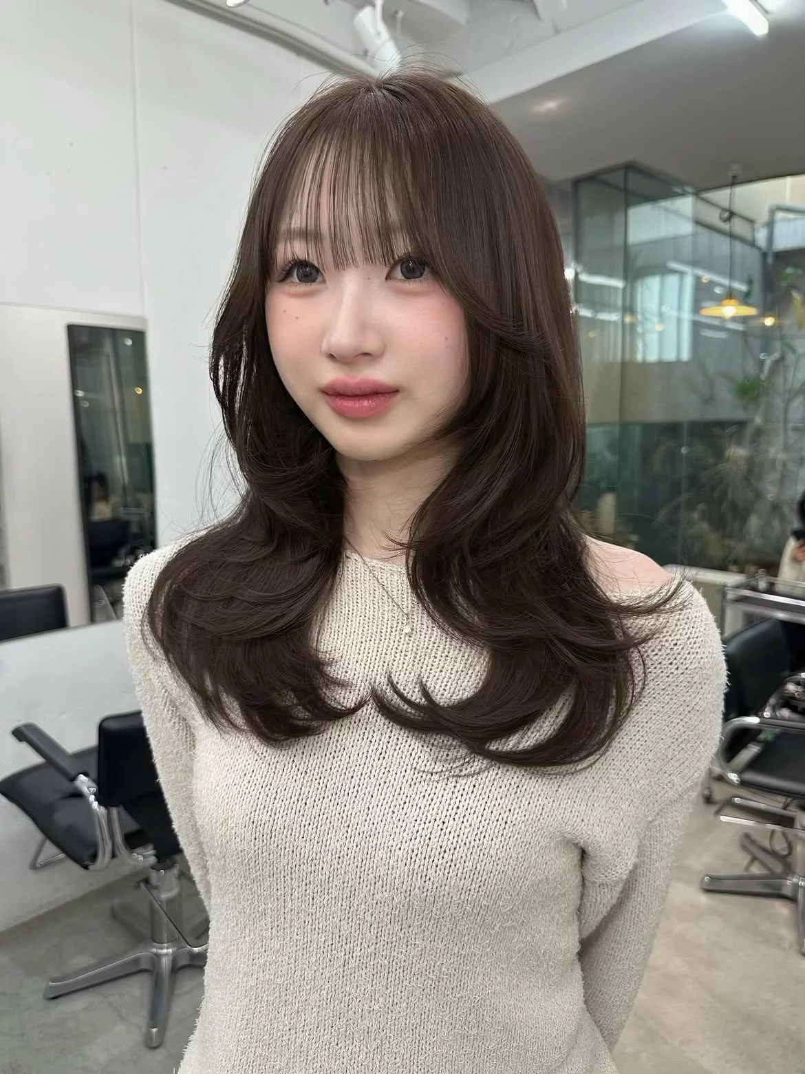 可可棕長髮造型推薦4：層次C字捲