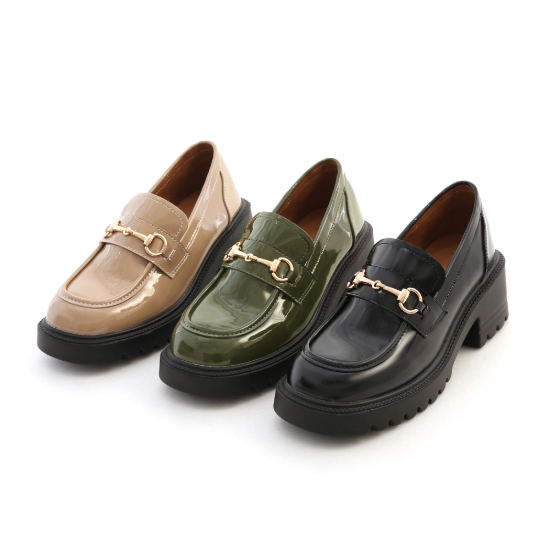 KPOP演唱會站坑鞋推薦 6公分漆皮厚底樂福鞋，馬銜釦點綴質感升級，輕量舒適久站不累