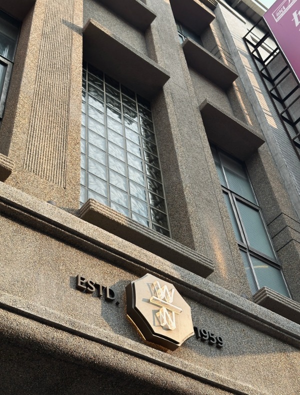 「蔚南裏」前身在1957 年完工，這曾作為家族聚落的老屋群，因閒置近二十年而殘破老化。