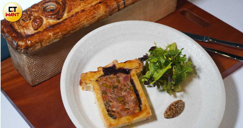 台味「瓜仔肉派」耗時4日製作，口感扎實香濃，因產量有限、售完即止。（580元，圖／魏妤靜攝）