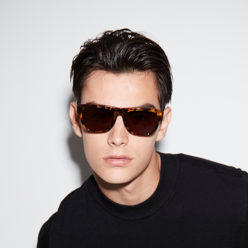 【ROSIE ALLAN】Kelly茶琥珀 時尚墨鏡｜方型黑色琥珀鏡框呈現色澤多變🔥