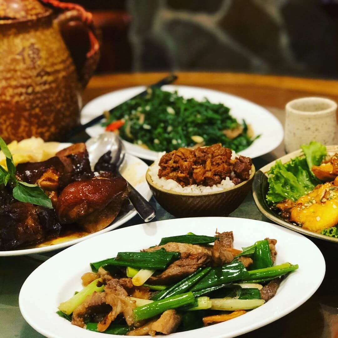 苗栗美食｜6家不能錯過的苗栗市美食推薦，最有客家味的麻辣火鍋店，帶你秒回那個人情味濃郁的懷舊年代。