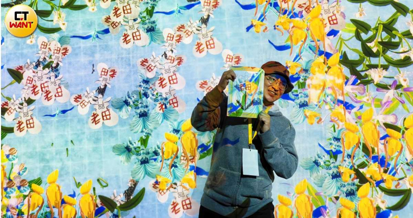 大小朋友可別錯過彩繪體驗，先自選喜歡的蘭花圖卡，以蠟筆著色、寫字或於花朵上繪製圖案，工作人員便會協助你將作品投影至螢幕上。（圖／魏妤靜攝）