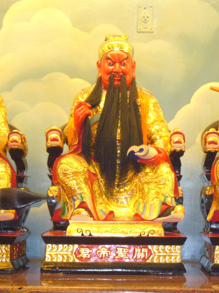 農曆六月二十四日是關公生日。