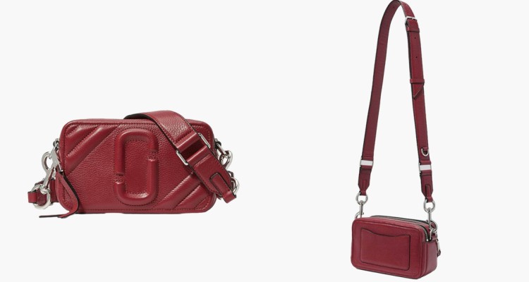 Marc Jacobs經典The Moto Shot 21相機包，包身選用柔軟荔枝紋牛皮打造，細緻手感搭配立體縫線設計，增添層次感。