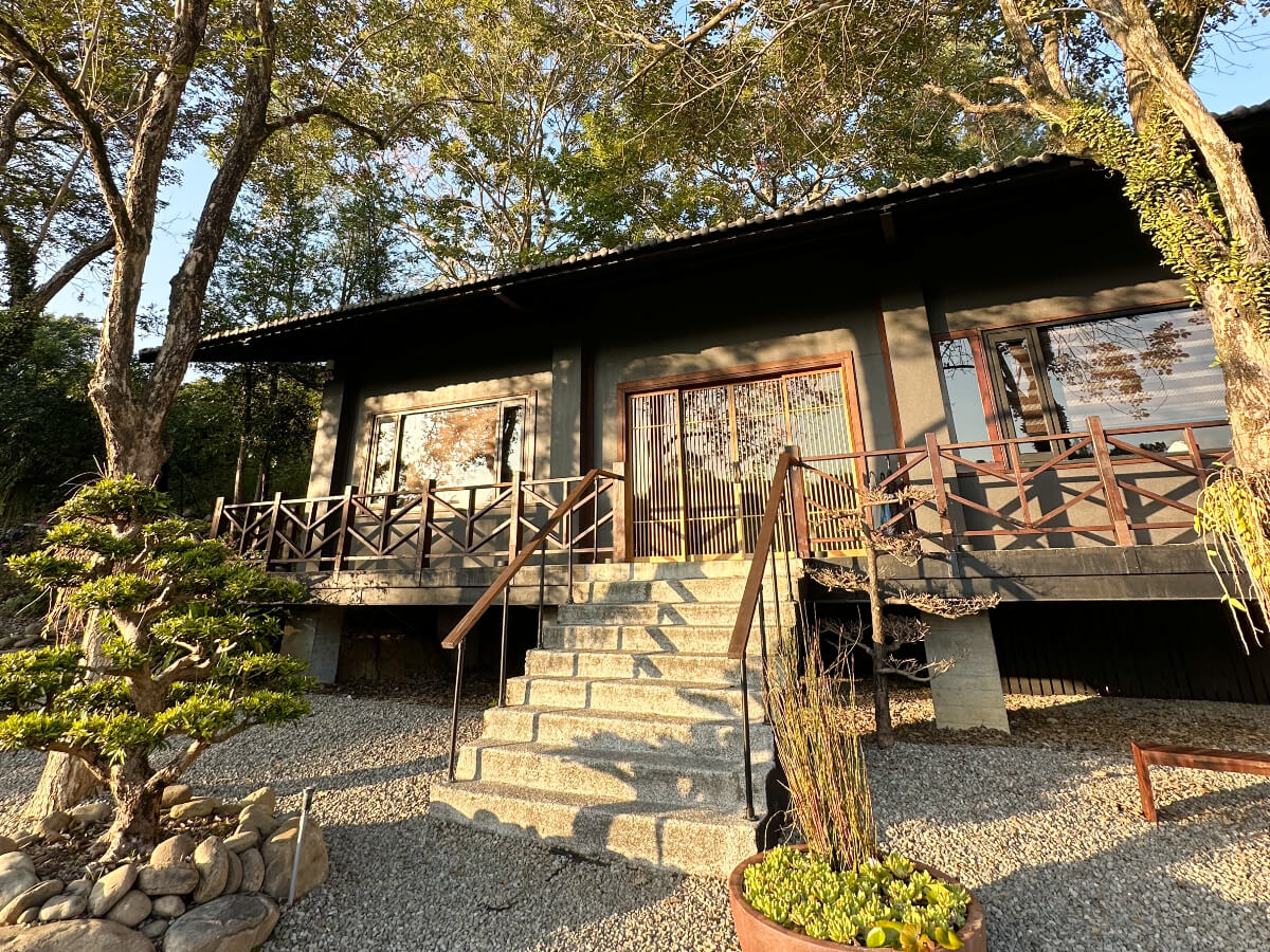 影｜台中景點｜台中3大秘境約會景點！巴黎街頭風咖啡廳、隱藏深山的日式庭園餐廳，約會氛圍滿分！