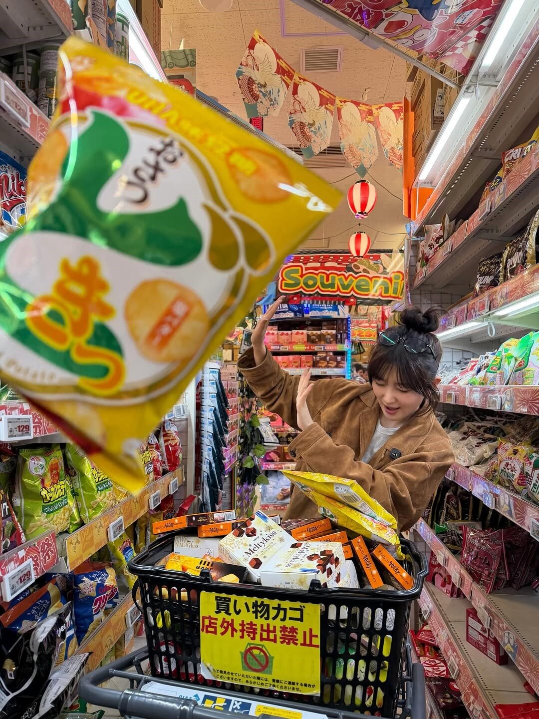 韓國MZ 世代瘋傳「음본나 食中我」美食照！超簡單技巧， Karina、澀琪同款照這樣拍