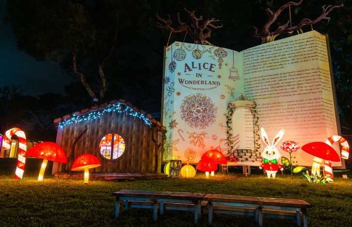 屏東公園被打造成南台灣最大童話小鎮，每個角落都有如擁有魔法，讓遊客驚喜不已。（圖／翻攝屏東聖誕節官網）