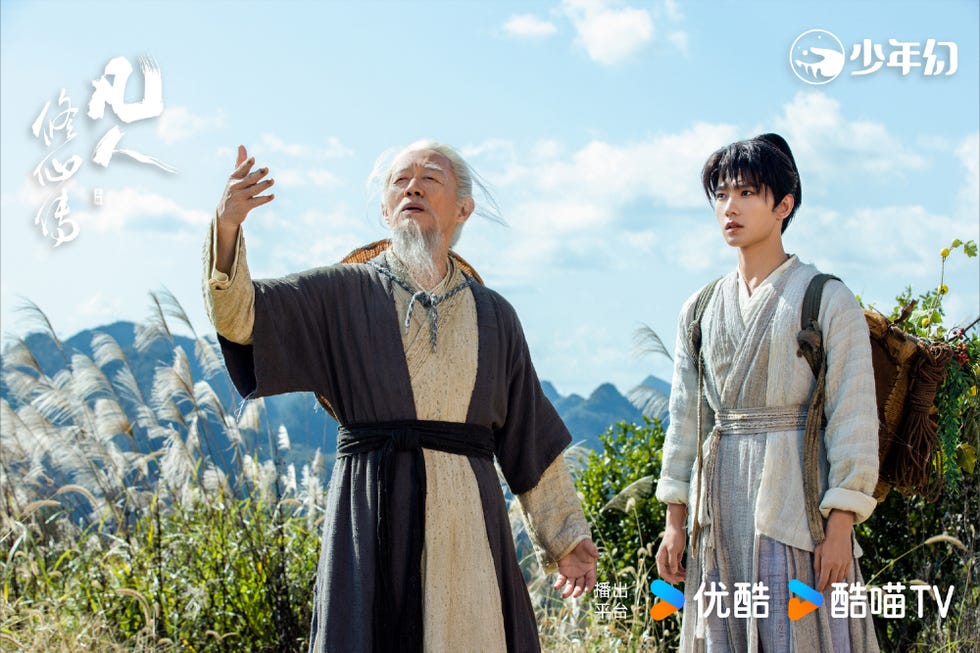 《凡人修仙傳》改編自忘語的同名人氣仙俠小說，由曾打造出《將夜》系列、《夢華錄》等熱播作的楊陽執導，曾執筆《慶餘年》的王裕仁擔任編劇。