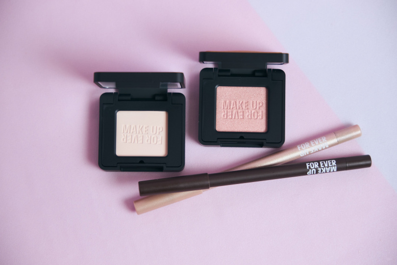 MAKE UP FOR EVER藝術大師恣意玩色眼影，單顆900元，全系列23色、三種質地。（圖／品牌提供）