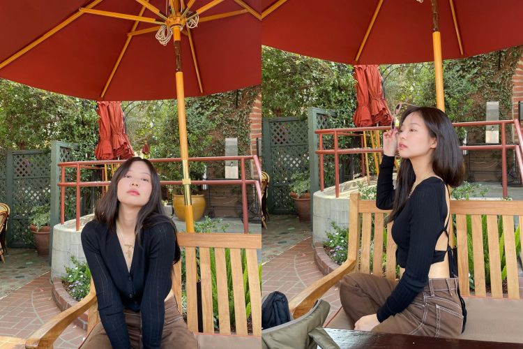 Jennie這套造型的亮點，正是深棕色牛仔褲本身的存在感。偏可可調的丹寧色澤低調溫潤，搭配立體車線與微寬直筒剪裁，讓下半身線條更俐落有份量。