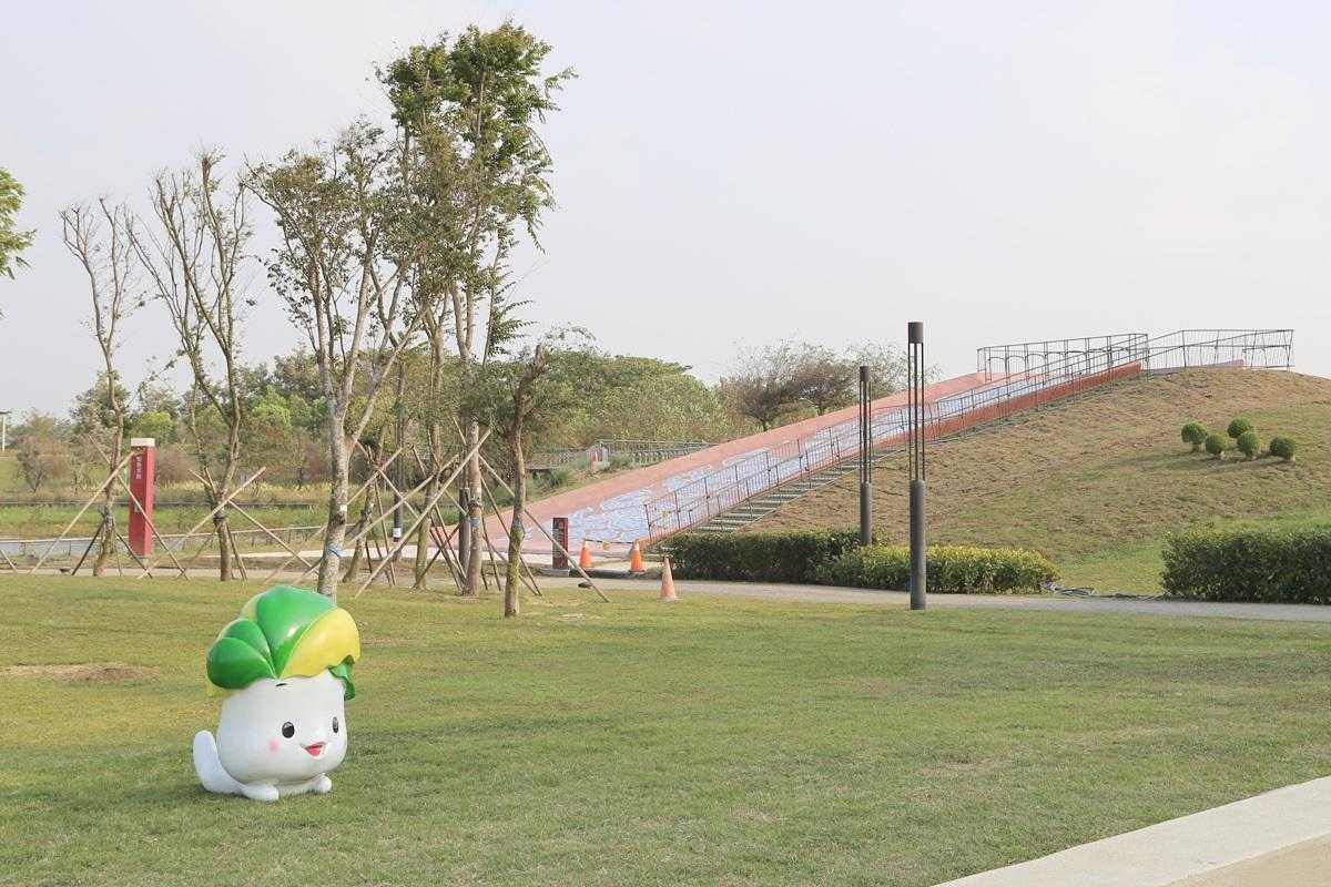 嘉義親子景點必去清單｜超適合遛小孩的玩樂好去處，故宮南院溜滑梯、咩咩上樹療癒動物、三隻小豬觀光農場