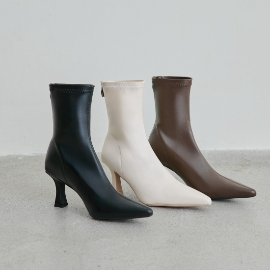 D+AF 顯瘦魔法尖頭高跟瘦瘦短靴｜黑白棕三色展現極簡高級質感，柔軟皮革服貼雙足不緊繃，完美修飾腿型比例，秋冬百搭時尚必備。