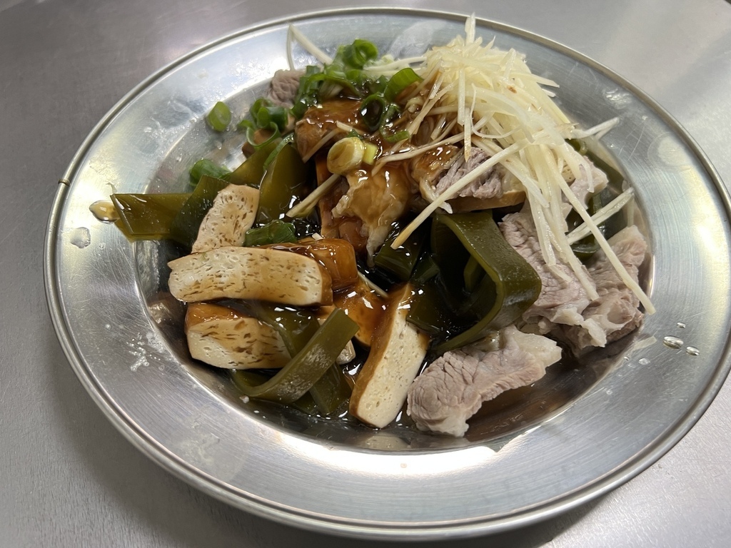 【台北南港美食】闞記涼麵，南港車站前的平價親民美食，多樣精彩