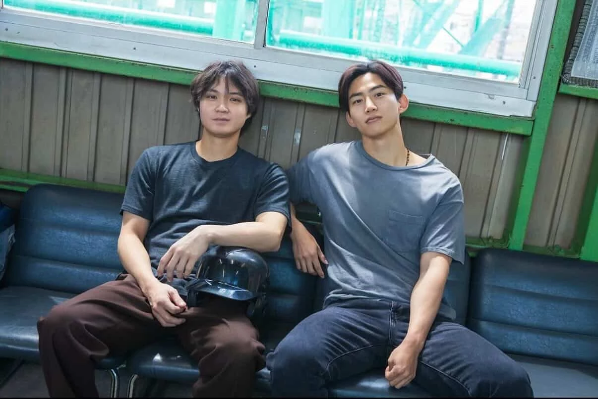 由磯村勇斗、玉澤演、橋本愛等橫跨日韓男神女神主演的《靈魂之伴》，故事描述日本青年琉深因過去間接毀掉了摯友的人生，無法原諒自己的他選擇離開日本，獨自在異國他鄉流浪，最終身心俱疲地倒在柏林的一座教堂門前。