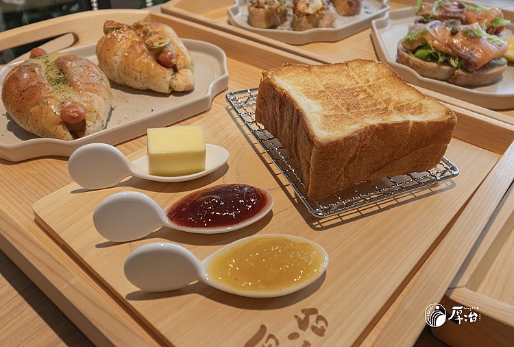 「厚冶 Bakery & Cafe」不論外酥內軟的可頌、濃郁卻不膩的乳酪塔，每一口都能感受到師傅的用心與溫度。