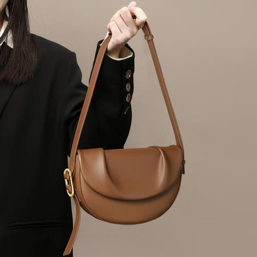 女式品牌包包女真皮女包高級感洋氣馬鞍包棕色寬肩帶單肩斜挎包MK