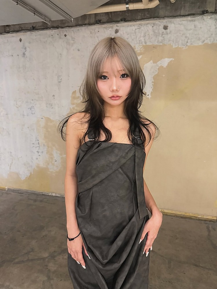 層次剪髮型推薦15：慵懶燙髮