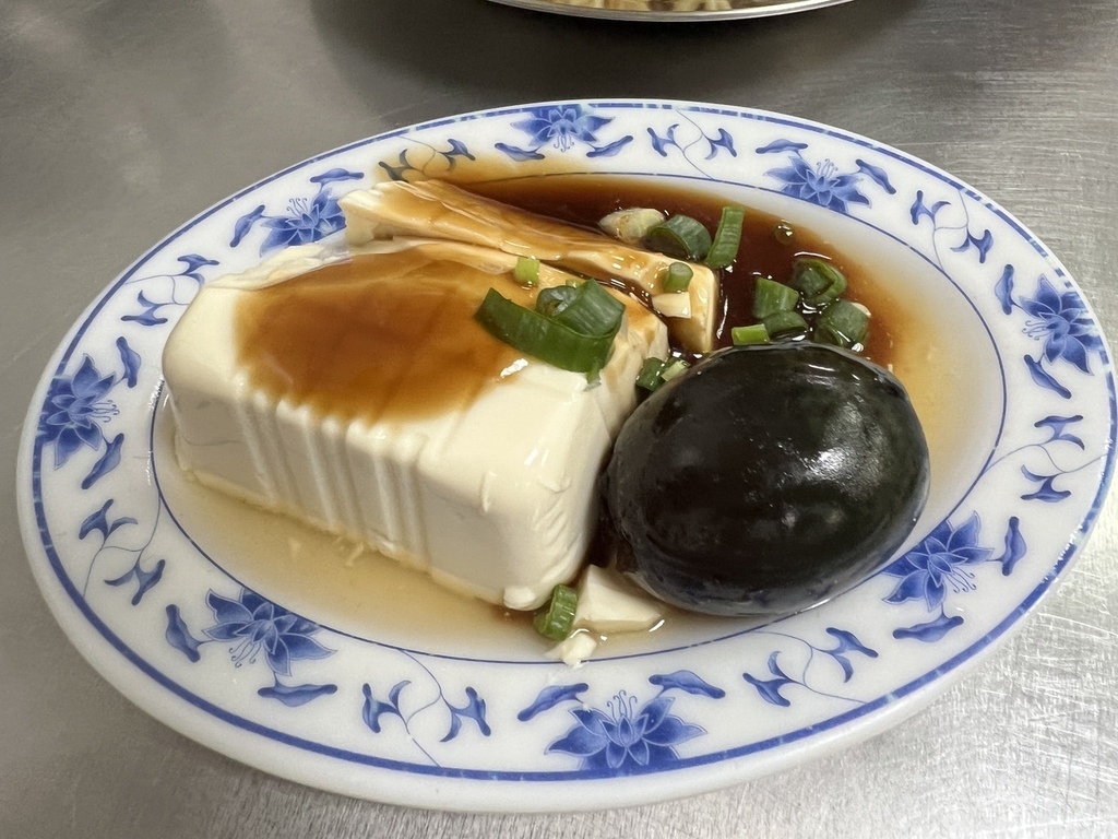 【台北南港美食】闞記涼麵，南港車站前的平價親民美食，多樣精彩