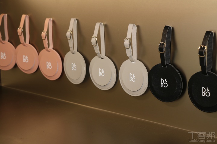 凡購買 Beoplay H100 就隨機送出品牌限量行李吊牌。