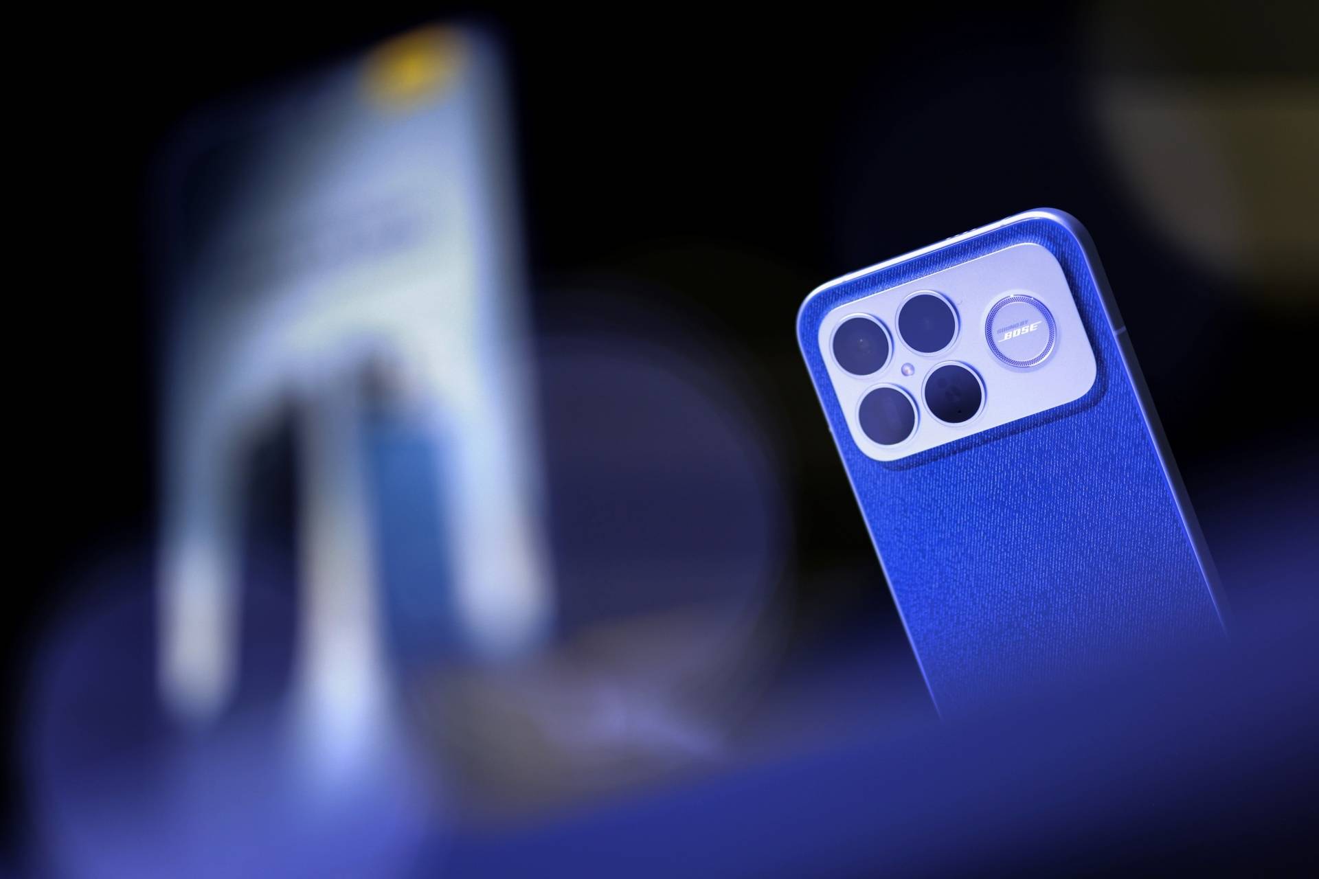POCO F8 系列攜手 Bose 推出 2.1 聲道音效、搭載 Snapdragon 8 Elite Gen 5