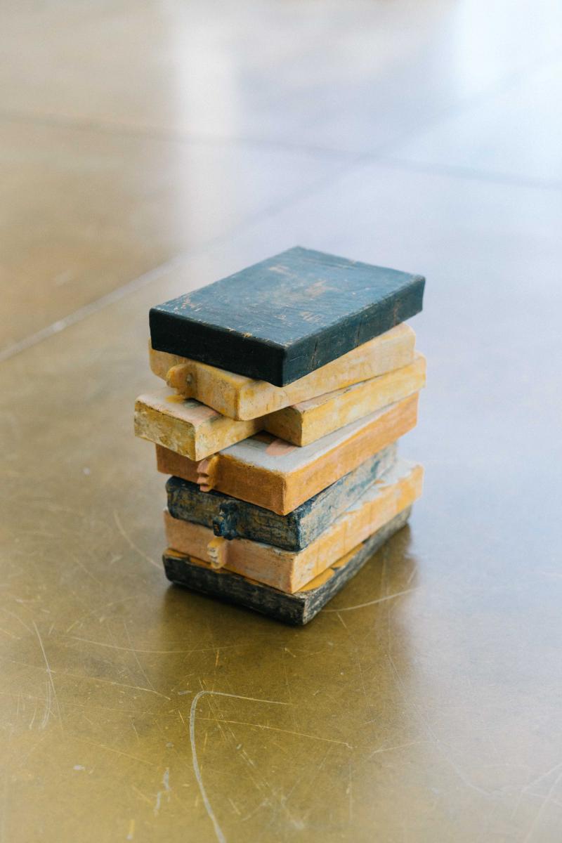 朋丁pon ding展出陶藝家賀羽薇作品「摺色」