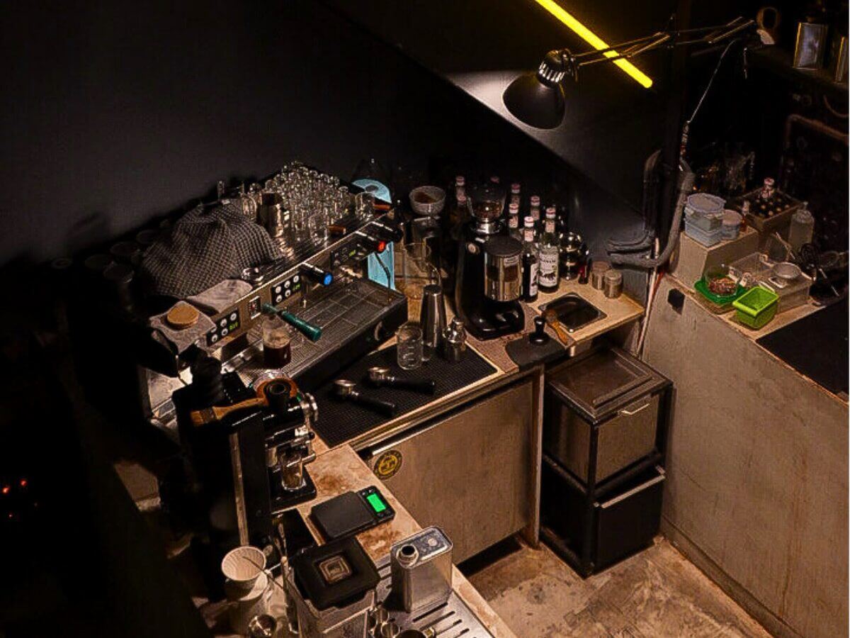 台中咖啡廳｜夜貓子天堂～3間人氣深夜咖啡廳推薦！從復古老宅到創意甜點任你選～