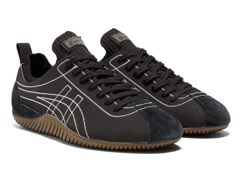 2. Onitsuka Tiger鬼塚虎 SCLAW 低幫鞋：低調卻辨識度超高！（NT$5,580)