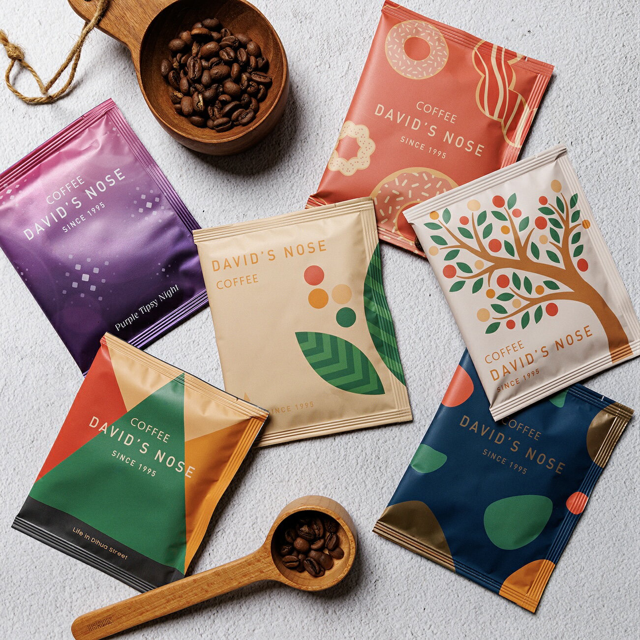 銷日主力商品 Coffee Review 大大澎派箱 (共有60包咖啡隨身包，六款得獎作品咖啡，每種10包）