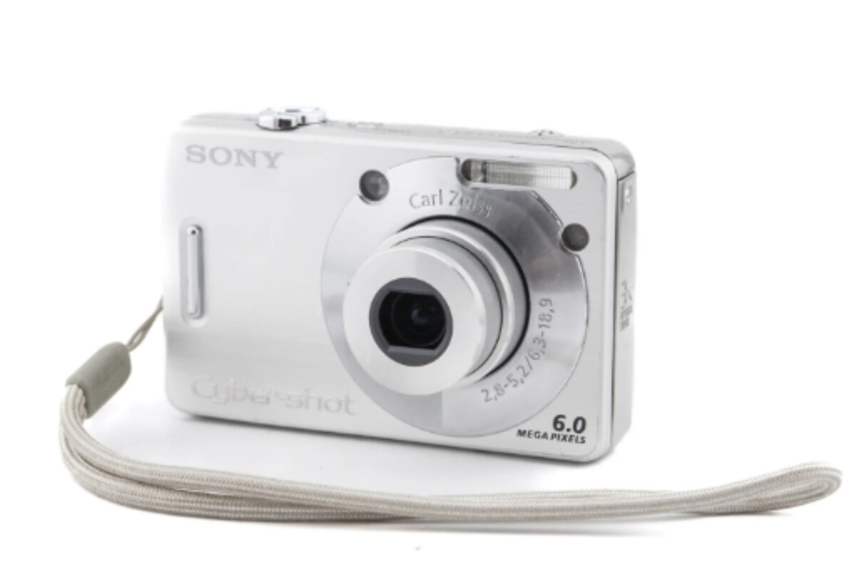 小紅書爆紅！10款女愛豆愛用CCD推薦：Ｋarina柯達C713復古人像、金采源富士J30膠片感