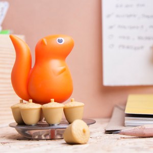 QUALY｜松鼠吃核果-磁鐵(橘)