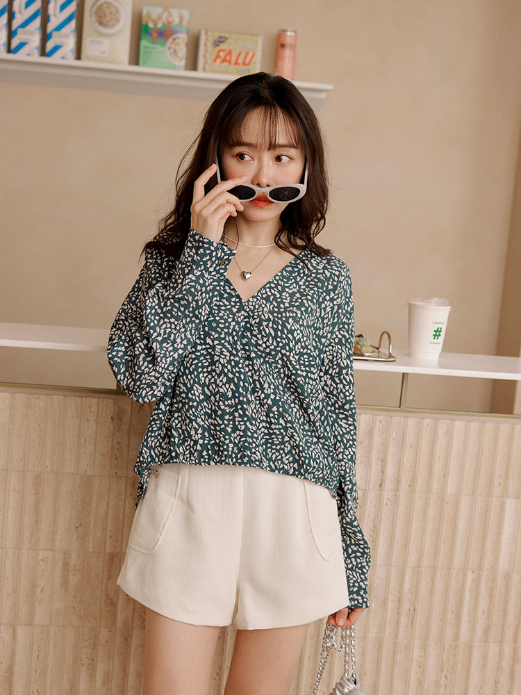 寬鬆豹紋V領前短後長上衣